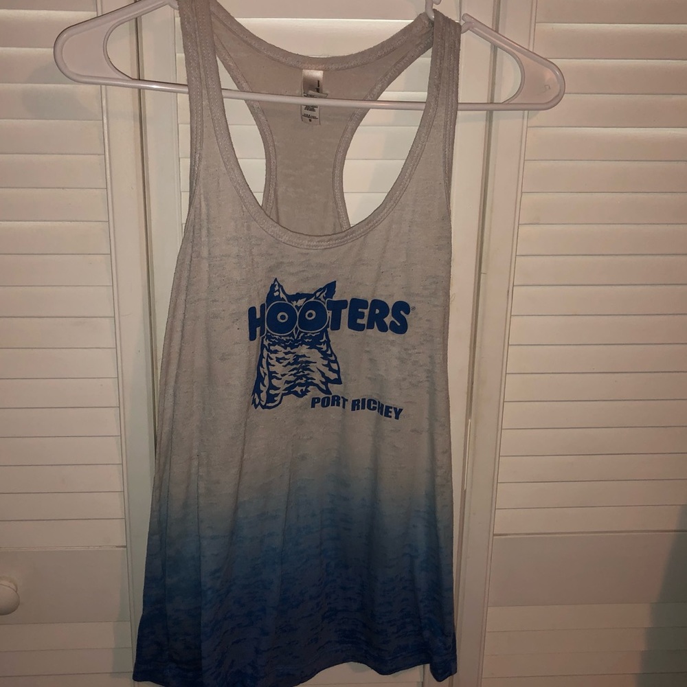 Hooters tank top
